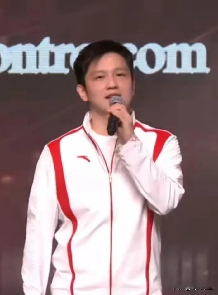 樊振东清唱《野孩子》，足以举办音乐会了

昨晚，内地奥运健儿代表团在澳门举办了一