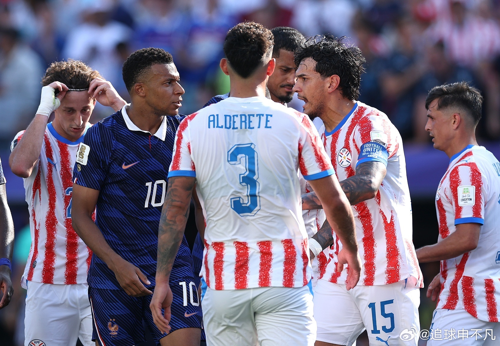 2026年美加墨世界杯1/8决赛中，法国队以1-0艰难淘汰巴拉圭晋级八强。然而，
