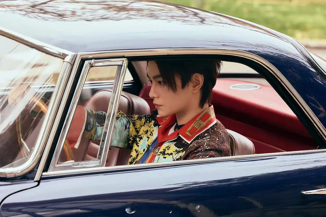 丁禹兮、陈哲远今日份活动造型出图，两种完全不一样的风格，谁老公来了