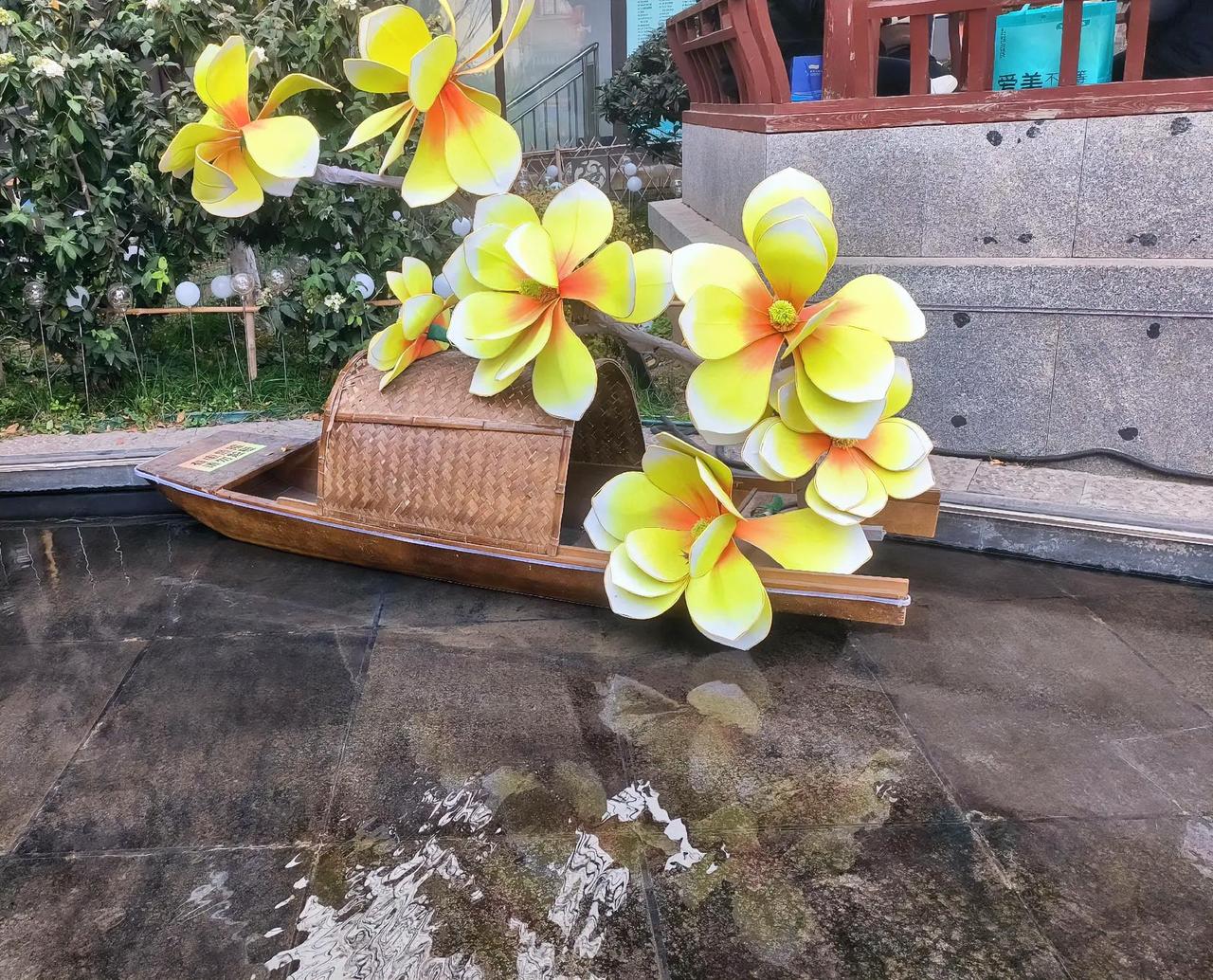 现在的孩子为什么不会交朋友，整天抱着手机？

小王在一所学校当校长，他遇到了一件