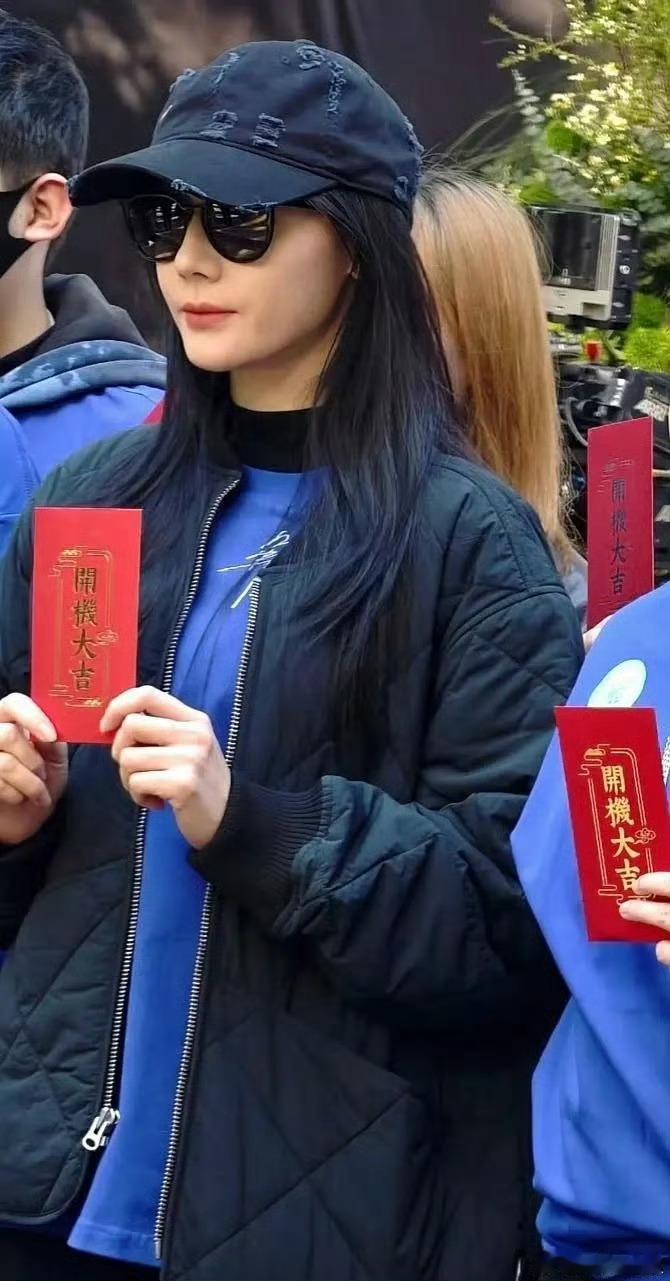许愿一下，我下辈子有巴巴姐这个面部折叠度 ​​​