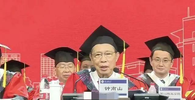 钟南山真是岁数大了，什么话都往外说 ​！#爆料# #抽明信片分万元现金#