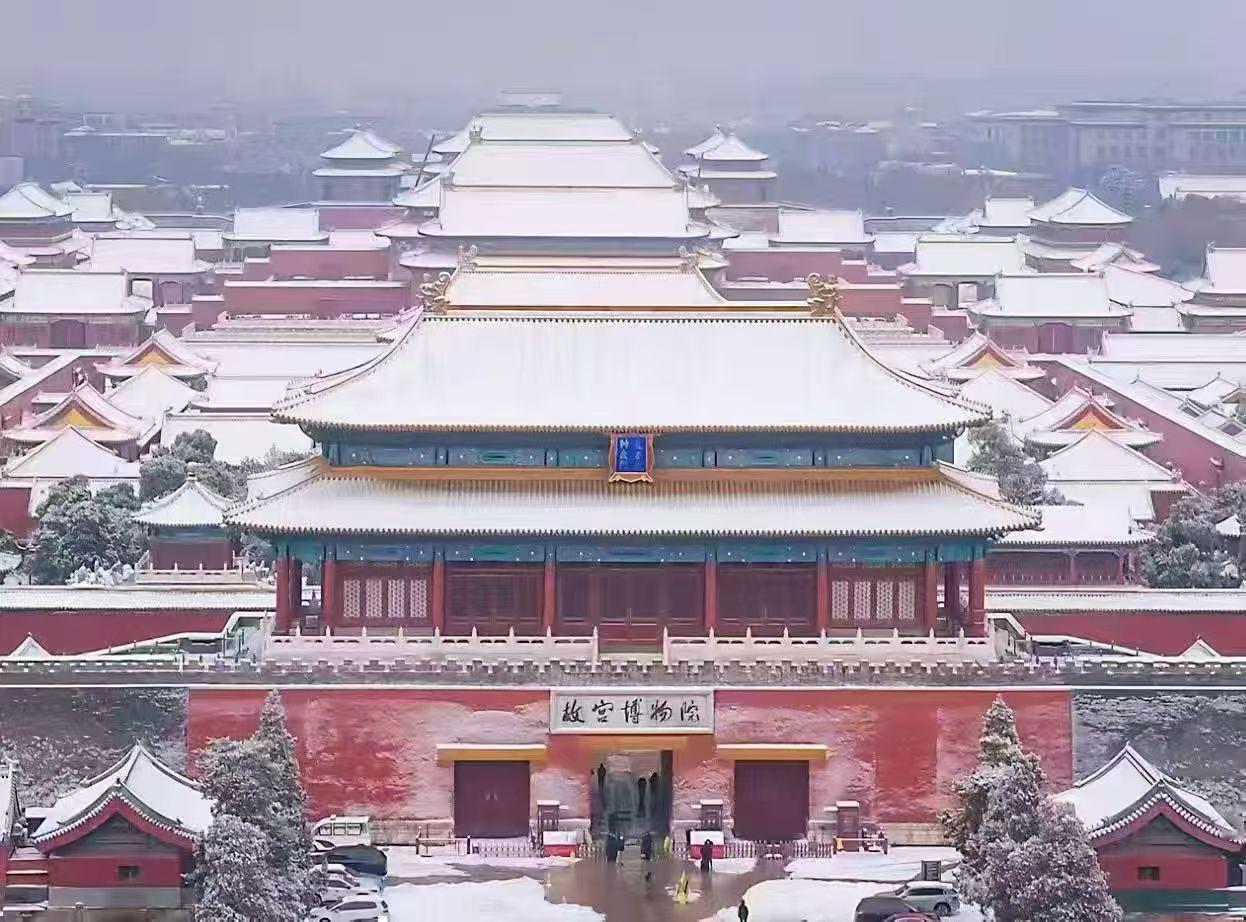 北京那边下雪啦，朋友给我发来一组雪景，真的是白雪皑皑、银装素裹，瑞雪兆丰年，愿所