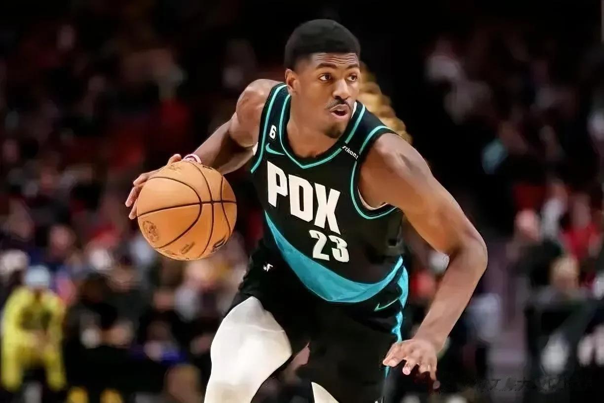 北京时间8月2日NBA火箭队官方宣布:与前开拓者队自由球员吉纳森.威廉姆斯签约一