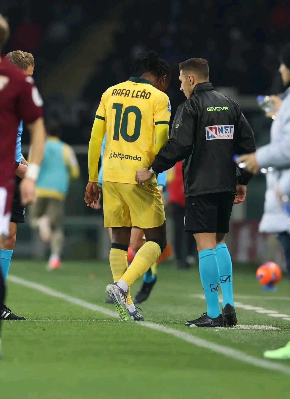 AC米兰 关于莱奥，好消息是他没有受伤。但莱奥存在炎症需要治疗，以防发展为慢性问