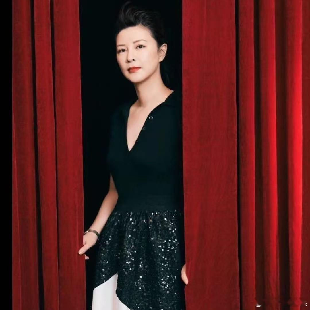 杜华杜华 练练普通话吧杜华说李光洁叔圈天菜是叔菜被杜华的“叔菜”逗到了，本意是说