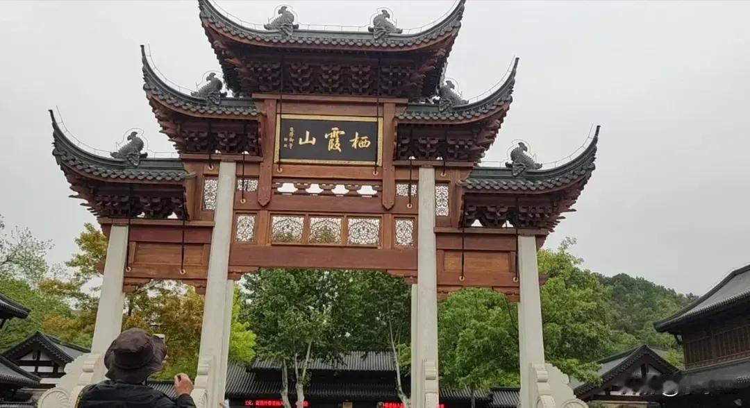 友友们，好消息来了，5月11日，周末，正好又是母亲节，恰逢南京栖霞山风景区一年一
