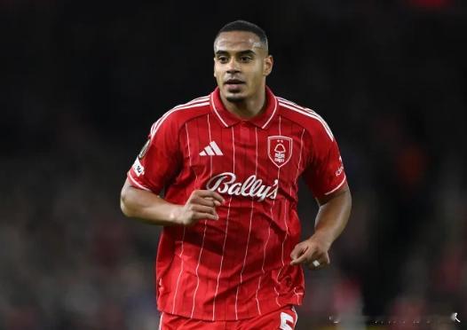 诺丁汉森林球星为切尔西和皇家马德里带来好消息据《每日邮报》报道，诺丁汉森林球星穆