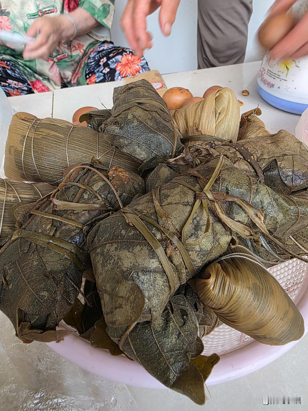 端午过去了，粽子没吃完，冰箱里满满的，这可怎么办……

这个端午节，这么大的粽子