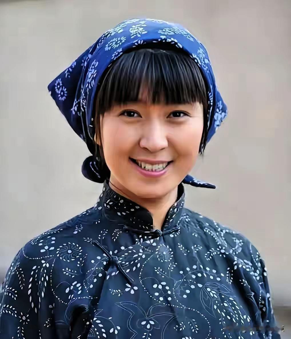 闫学晶的话为何引众怒
 
如今的闫学晶在演艺圈热度减退，只能靠短视频和直播维系流