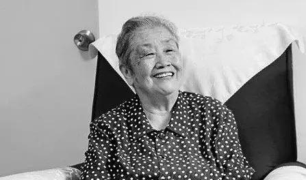 “女包公”“铁娘子”故去了，把人们又拉回那些曾经震惊如今依然记起的腐败大案。相比