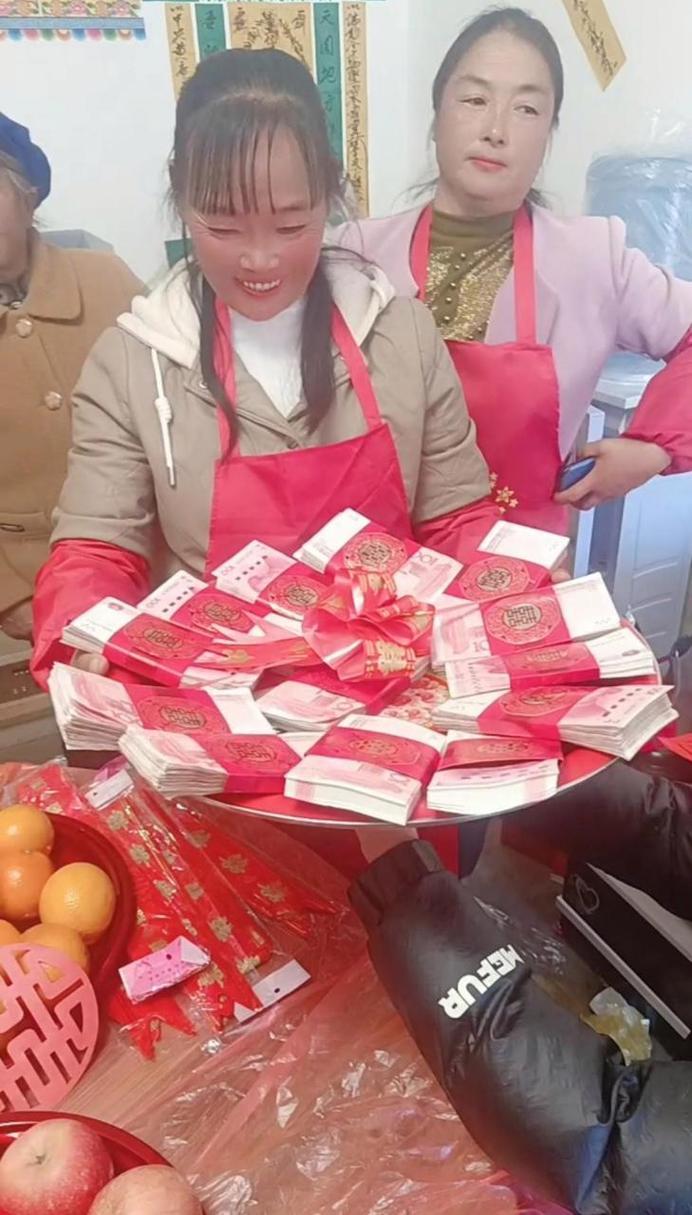 彩礼对于经济困难户虽然一时难为人，但是倘若婚姻持久，这笔钱还会在还小两口手中，肥