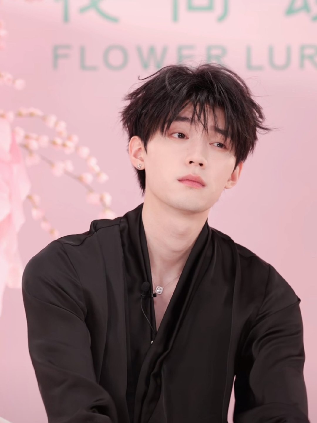 赢了五子棋好臭屁呀hhhhh 