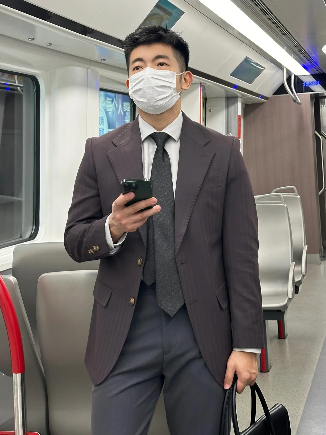 说真的⁉️男生穿紫色西装也可以很够味🟣