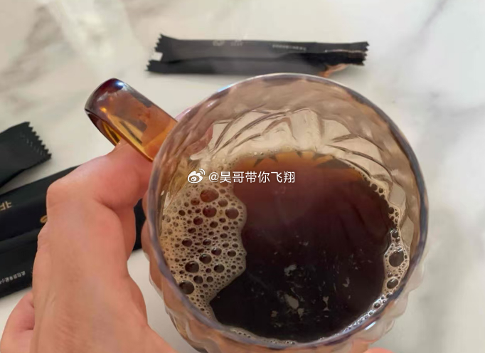 伙计们周二早最近真的有点厌倦了，以前每天打开微博私信都像开盲盒一样，各式各样的问