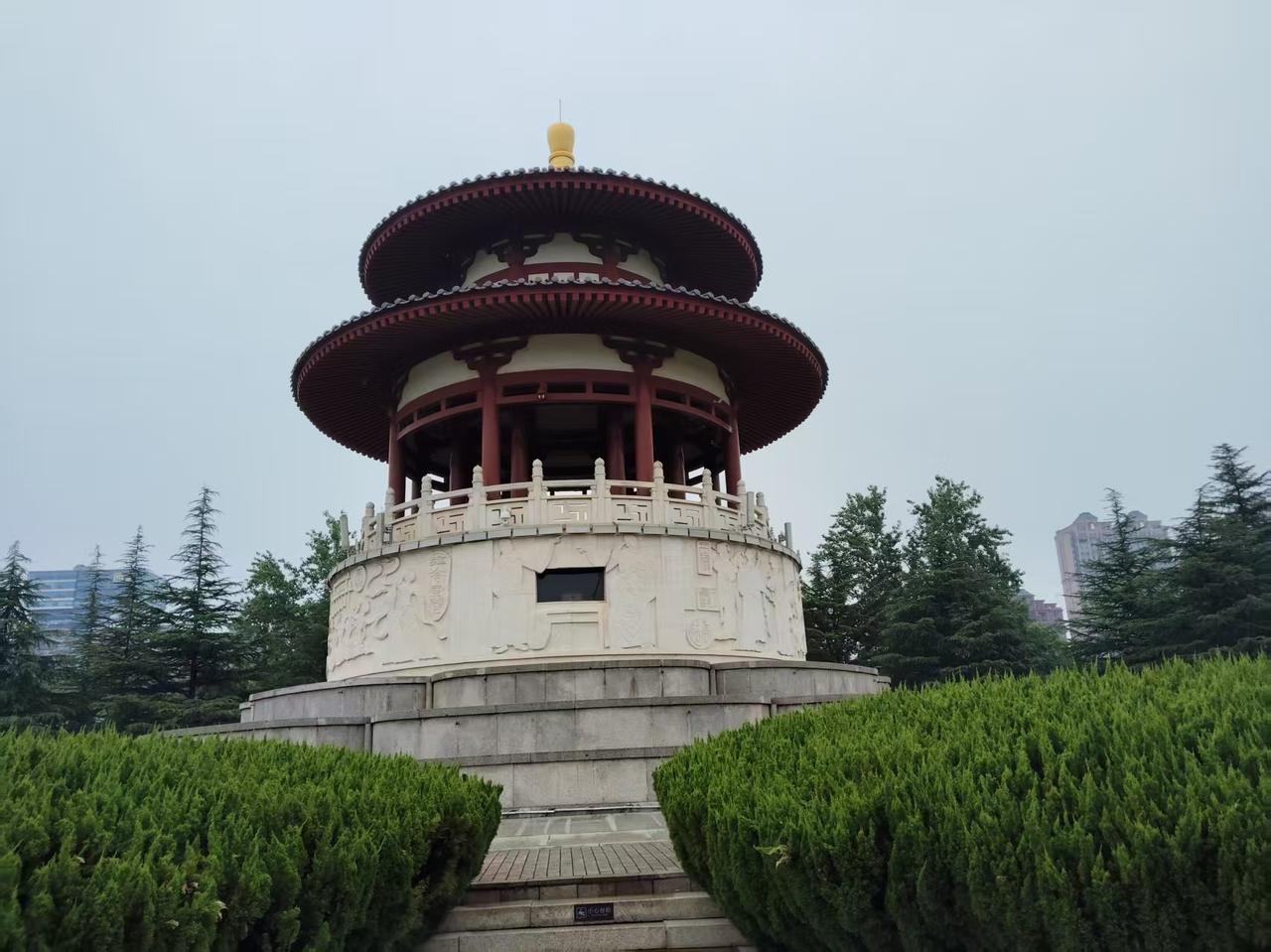 柬:           鹰酱你不是说你会支持我的吗，怎么老泰来轰我你都不来支援