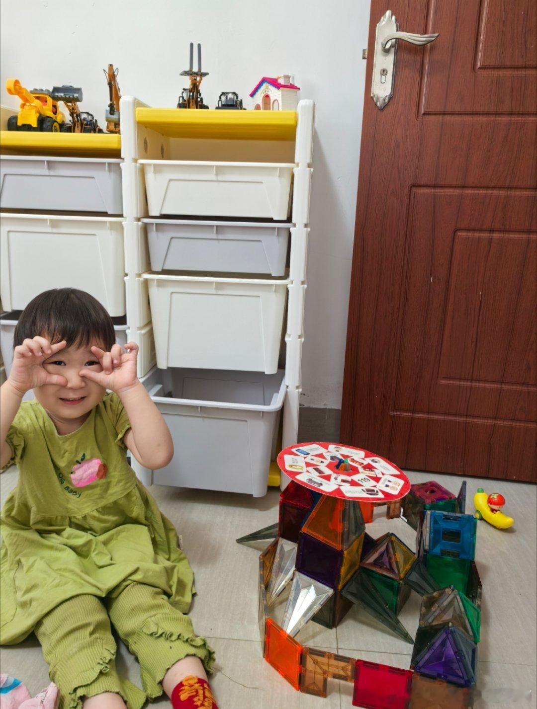 磁力片拼搭玩具很适合低龄孩子妹妹一直很喜欢这套玩具随意组合成🏠房子，动物，各种