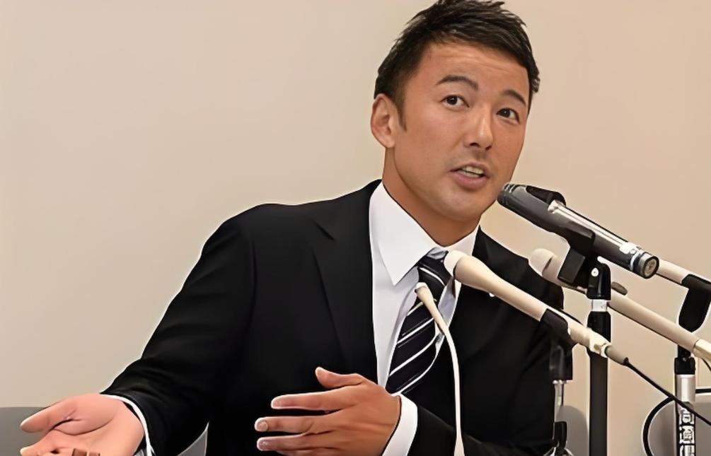 谁能想到，在日本国会当众戳破右翼战争幻想，把一众好战政客怼到哑口无言的，竟然是山