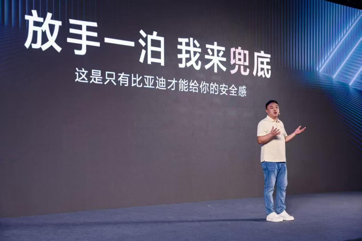 比亚迪这波操作太绝了，先是全民智驾，接着智能泊车媲美L4级，现在更是直接承诺为智