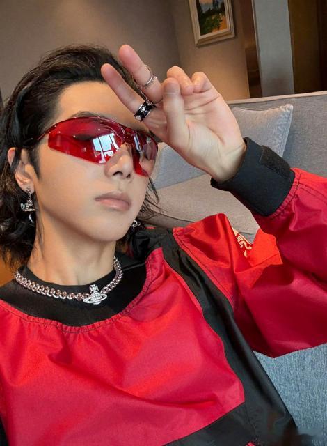 华晨宇官宣开启火星2.0湖南卫视跨年演唱会微博跨年狂欢节 舞台王者的惊喜从不迟到