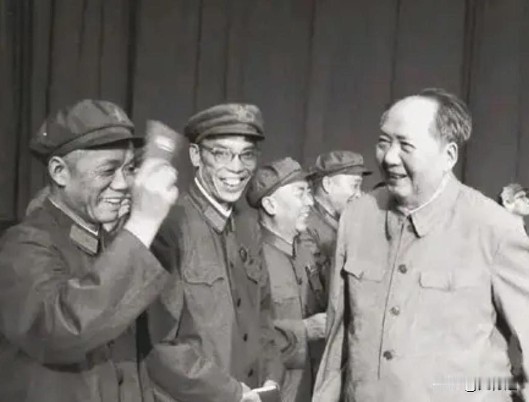 毛主席接见成都军区司令员梁兴初，问道，你去过西藏吗？梁兴初诚惶诚恐地回答说，还没