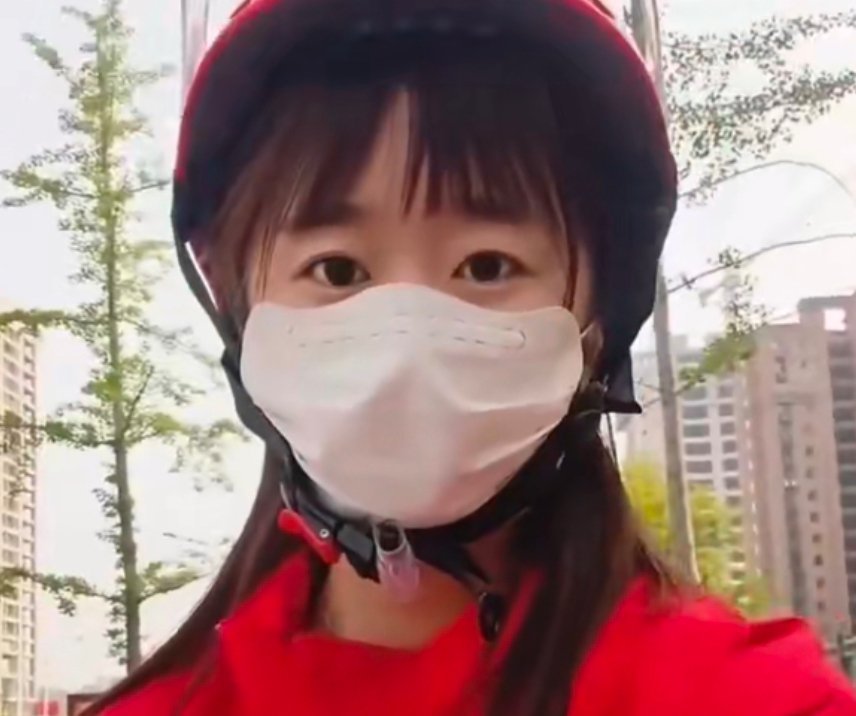 00后2胎宝妈回应县城送外卖月入8千 00后二胎宝妈为何从“毛蛋西施”转行送外卖
