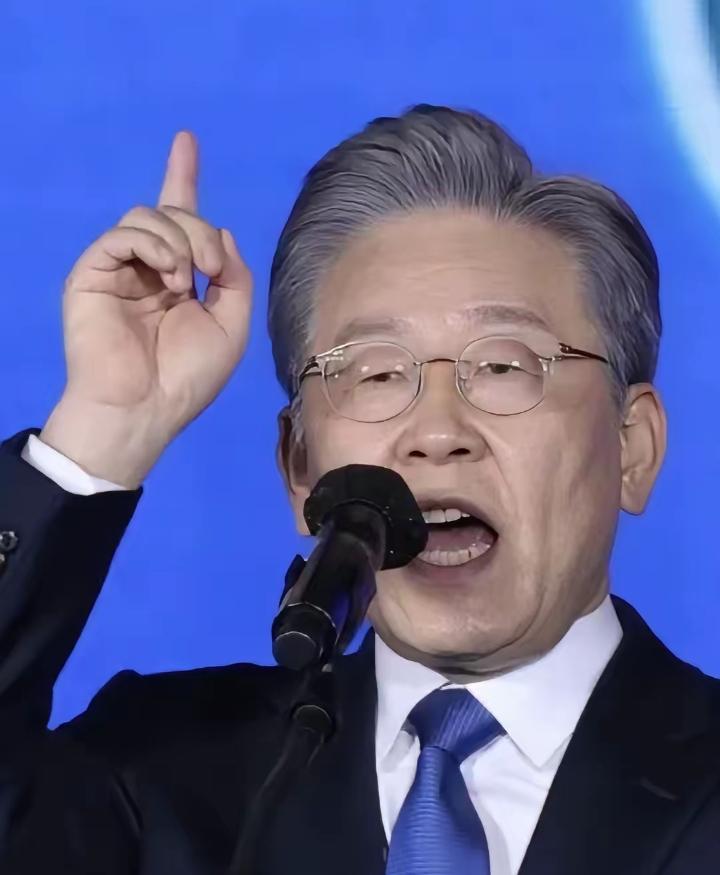 韩国总统李在明，对着央视的镜头，说了一句让很多人心里一紧的话。
他说，过去那种“