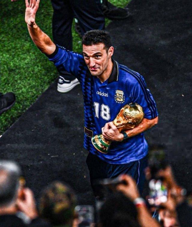 阿根廷主帅斯卡洛尼将参加世界杯抽签仪式。 