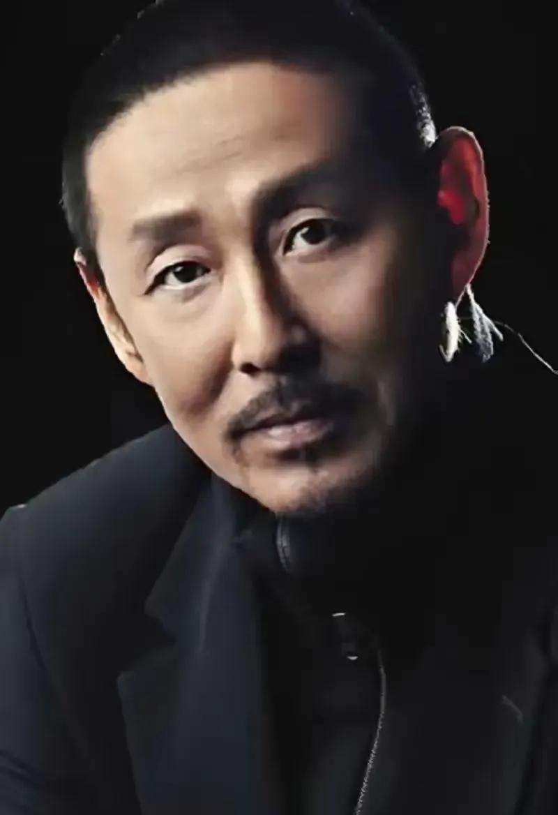 陈道明曾说：“保护自己最好的方式，就是不把幸福押在别人身上。不指望伴侣永远体贴，