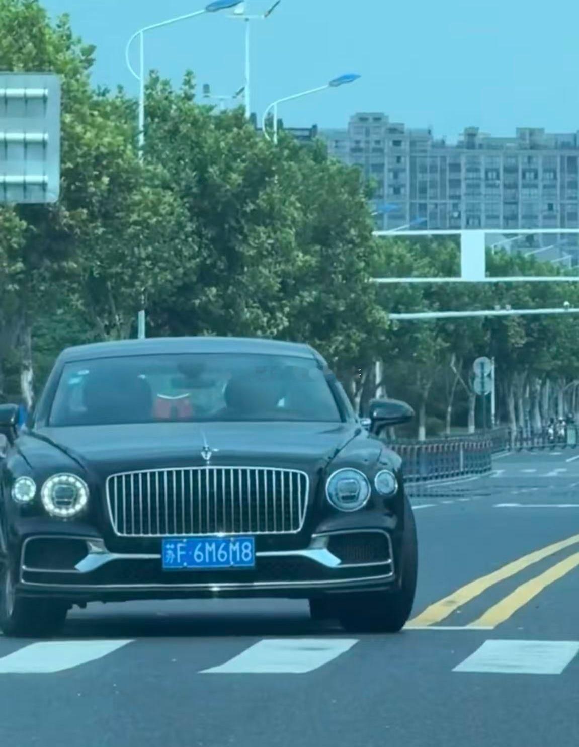 苏f杂谈[超话] 南通宾利第385部。​ ​​​​