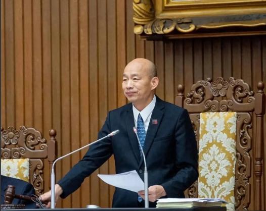 民进党又开始“借刀杀人”的阴招了。他们明知动不了有大陆“护身符”加持的洪秀柱，现