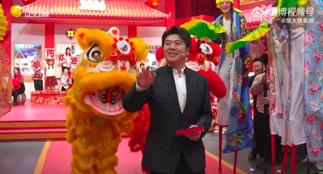 郎朗来辽宁春晚连吃带拿 辽宁春晚 ！ 