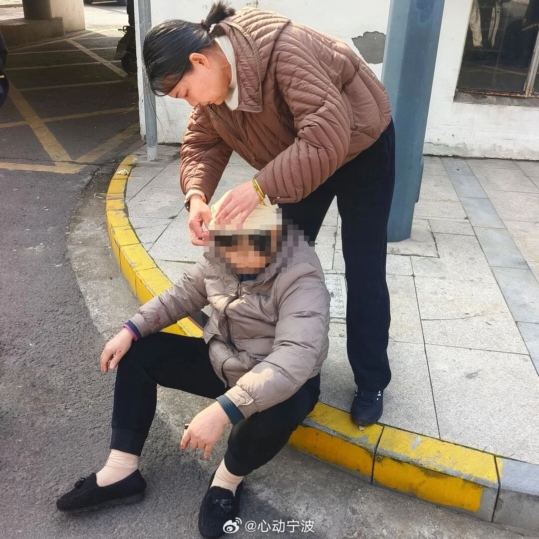 宁波余姚小姐姐车祸现场挺身而出救助伤者 近日，宁波余姚马渚镇体彩销售员徐晶，在其