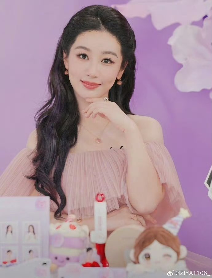 杨紫[超话] 众人平庸 ，你是人间星光；世事无常， 你是人间琳琅。​​​