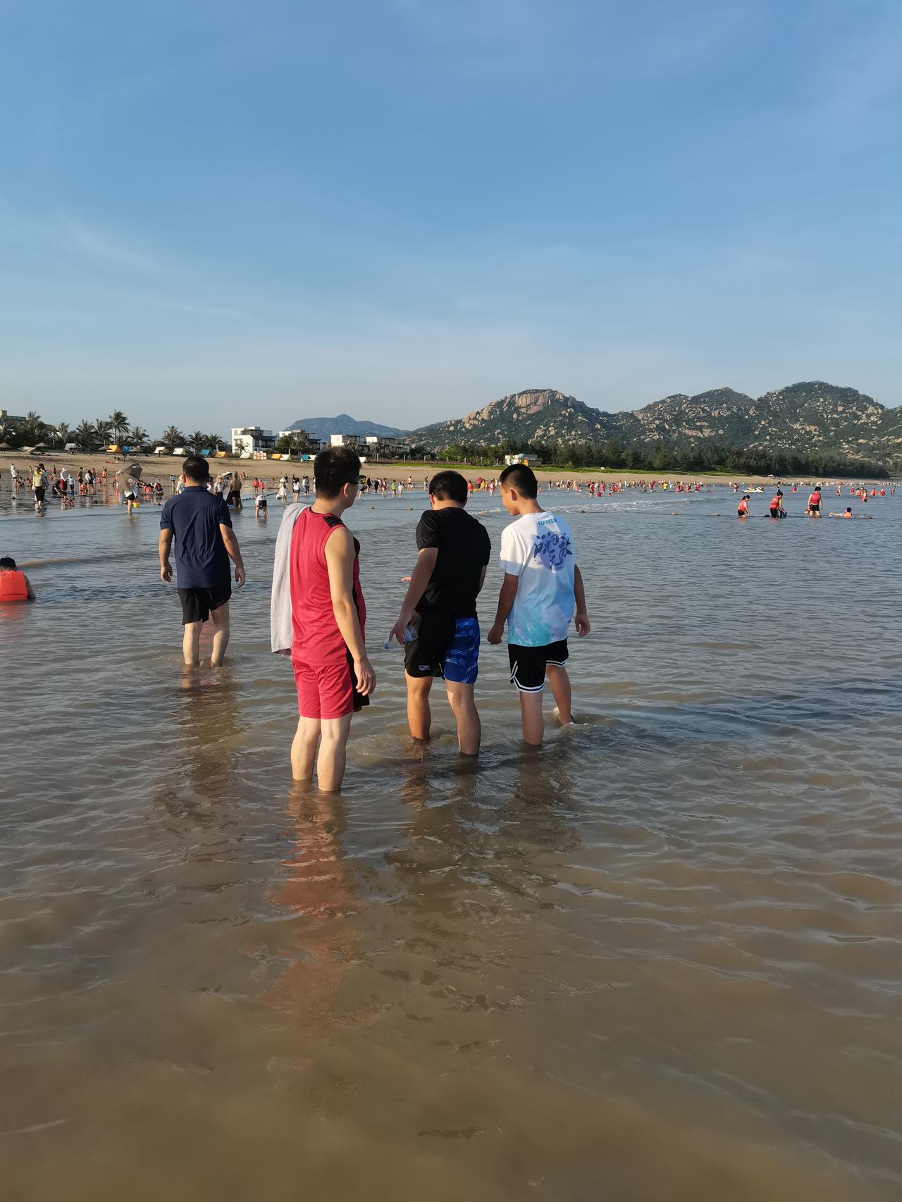 从小到大都是被我哥打大的，但是仅限于他，任何外人打我都会被他的哭爹喊娘。