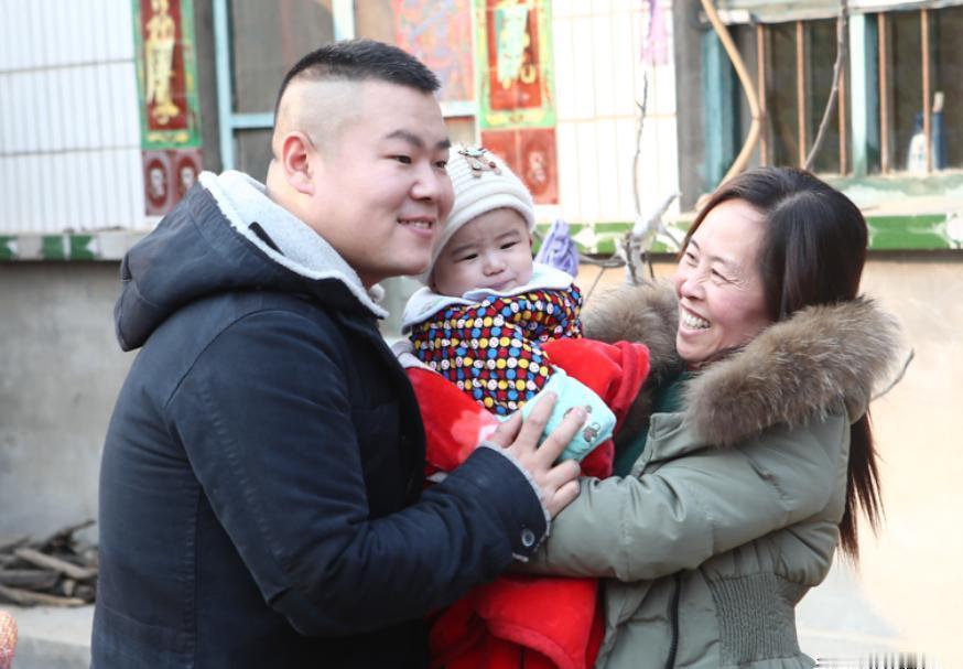 岳云鹏出名后，一个同学打电话问他借钱：“我妈住院了，能不能先借我50000块钱？