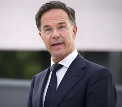 北约这次可能真的要变天了，美国表示要退出北约，吕特直接慌了，直接去华盛顿进行谈判