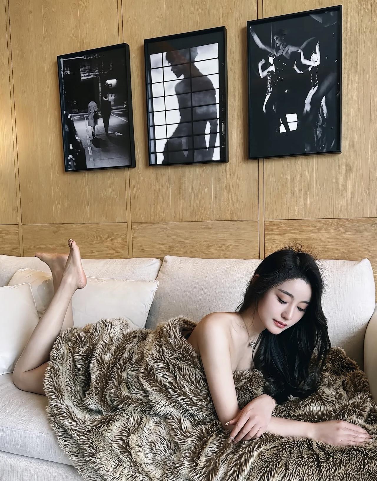 性感妩媚，优雅迷人。