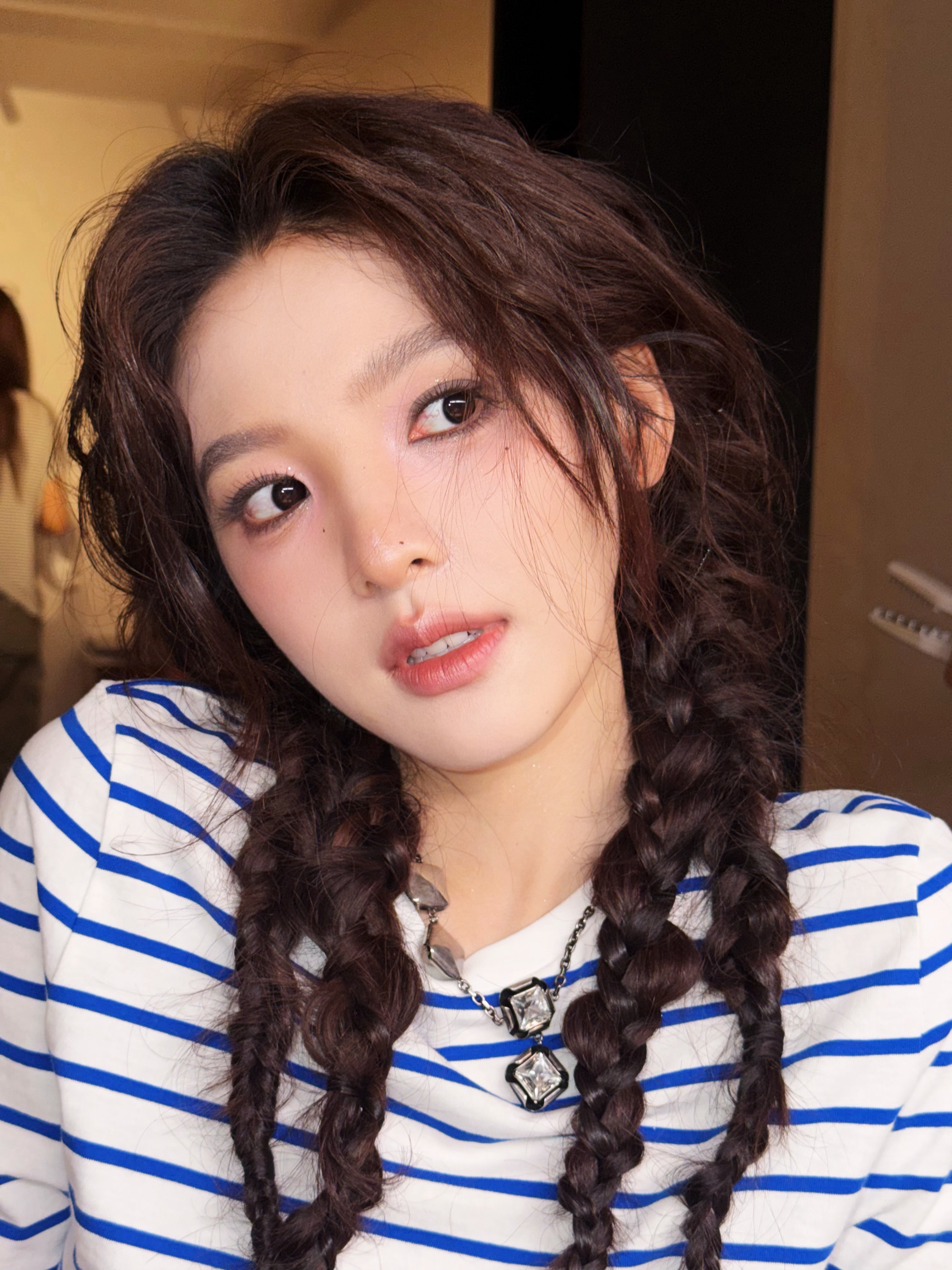 烟熏妆的最后一组花絮美图✨章若楠粉灰微醺妆夏一秒上妆美丽觉醒计划 💄📷杨单杨