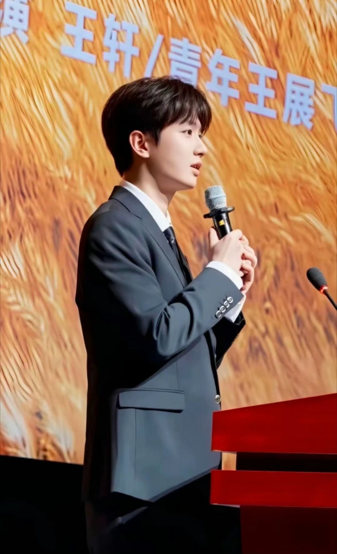 成毅以真诚的演绎赋予角色生命力成毅善于解读剧本无数个日夜钻研剧本，只为把角色更好