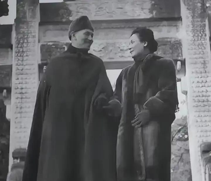 1946年戴笠葬身火海，蒋介石赶到现场只看了一眼焦尸，转身就盯着宋美龄问了句："