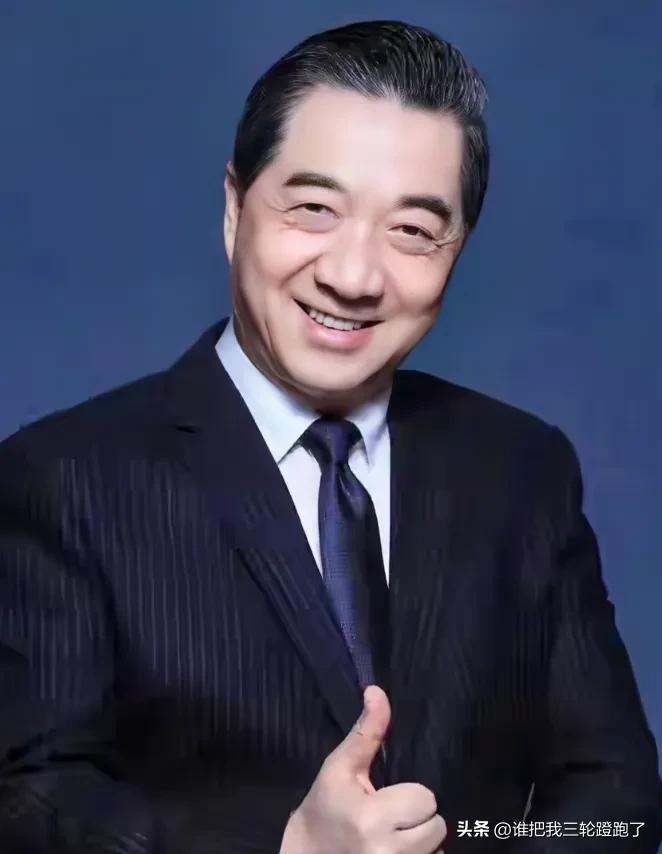 张召忠：“我曾经在特朗普当选当天，发了一个微博。我说如果他能执政两届的话，那么特