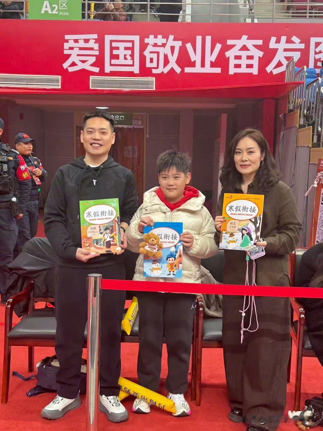 好特殊的礼物！江苏男篮给小球迷送寒假作业辅导，不知道小朋友是不是真的开心[捂脸]