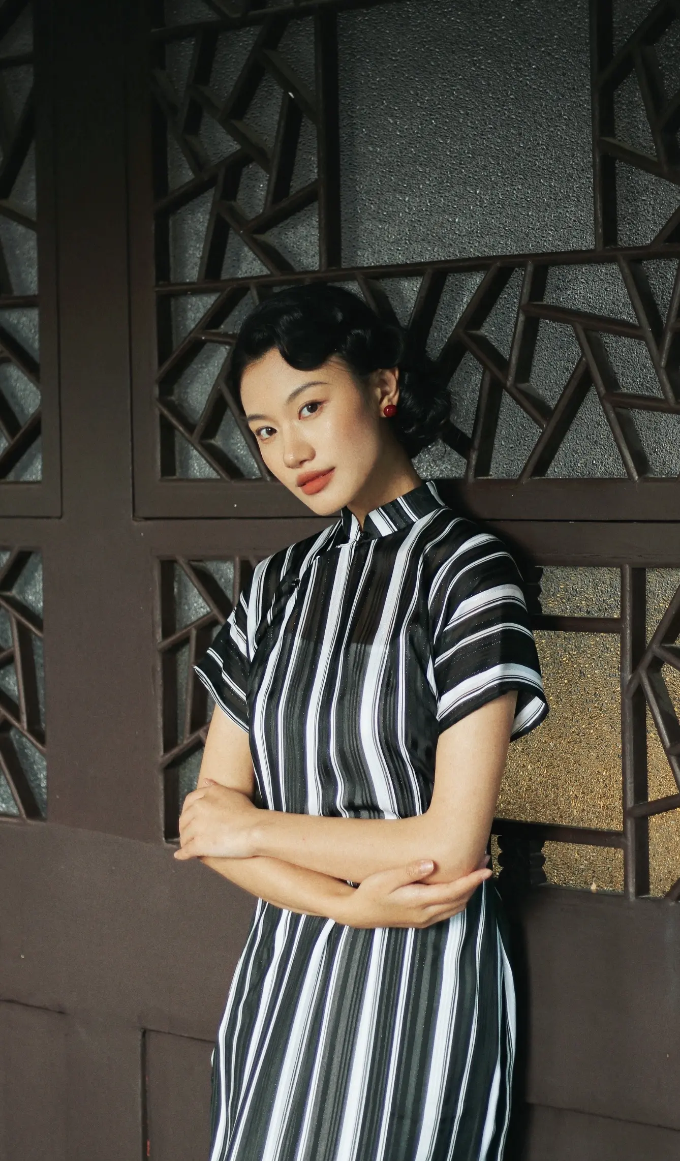 金风玉露一相逢，便胜却人间无数。