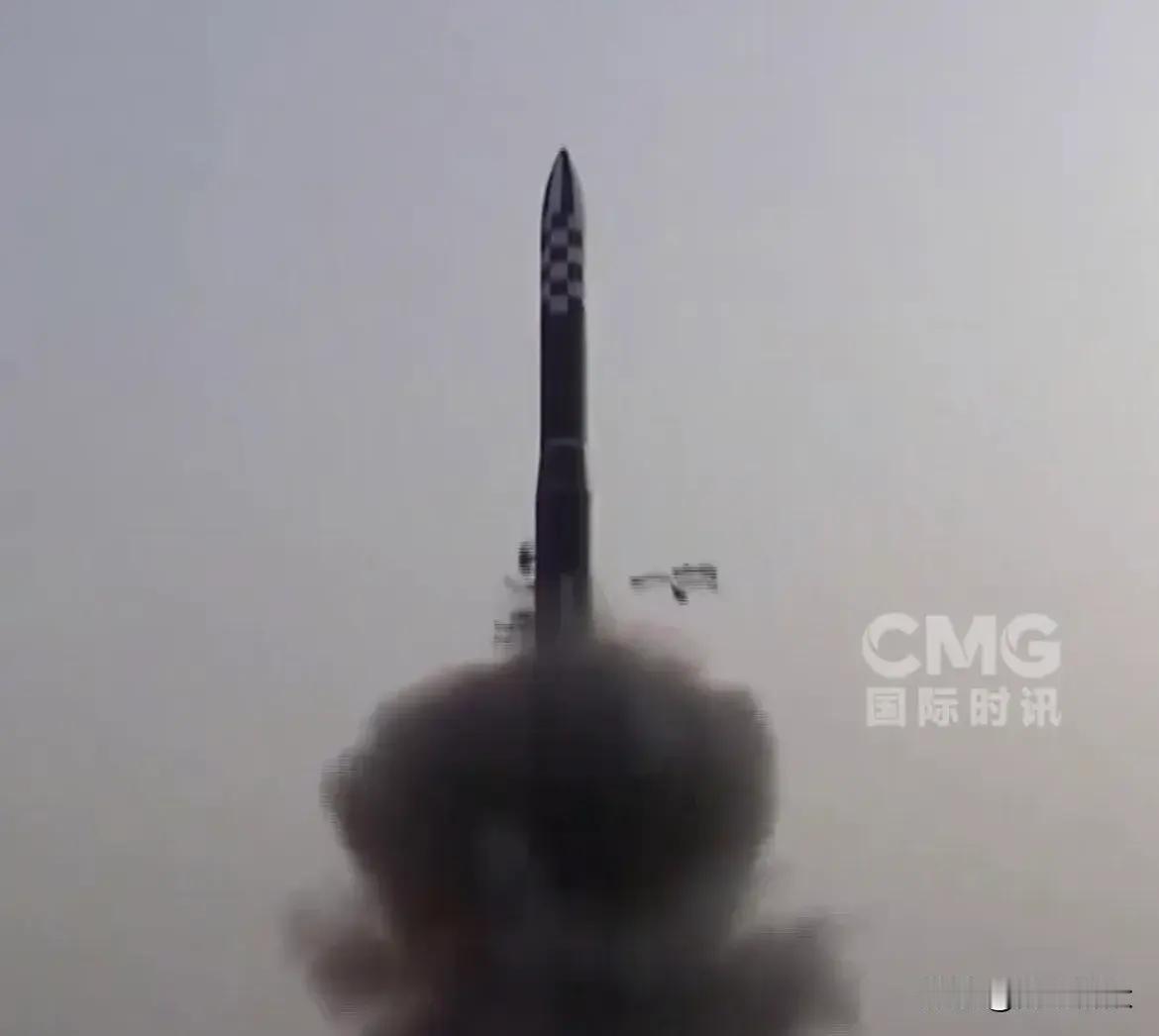 朝鲜试射洲际导弹，仅仅是为了震慑美国吗？几句就能说清楚：

1:或许还为增强国内