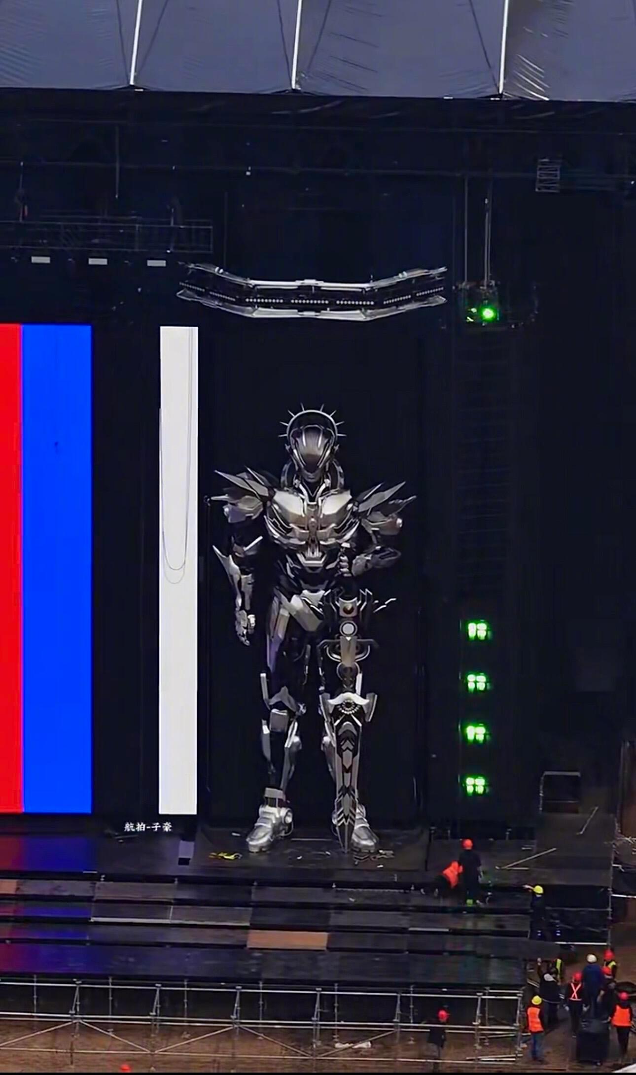 周同学来给周杰伦预热了 正值新歌新专辑发布，这次演唱会一定能听到杰伦新歌吧！！！