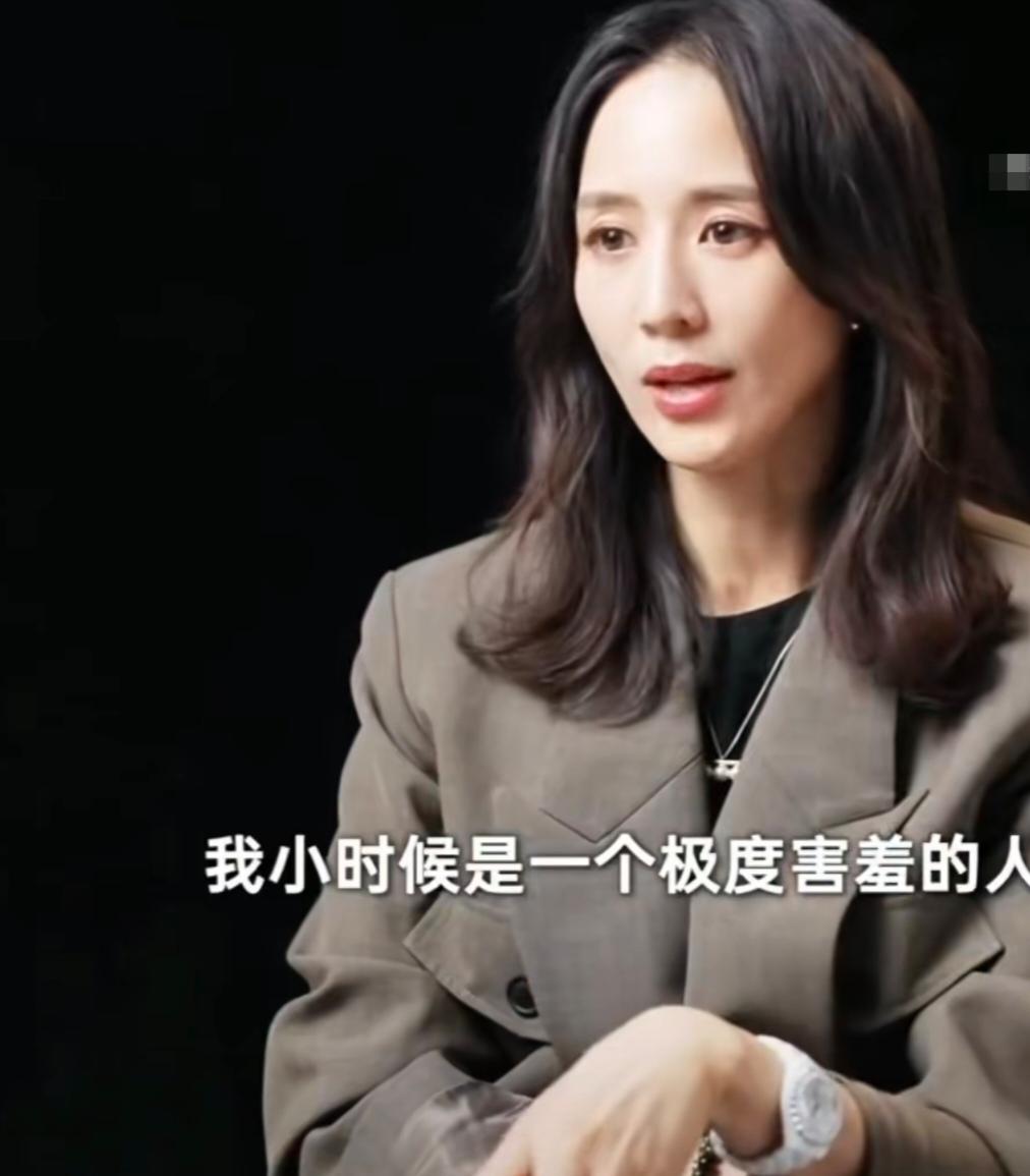 张钧甯:“我小时候是一个极度害羞的人，看到我以前国中的照片，我都不笑的，然后记忆