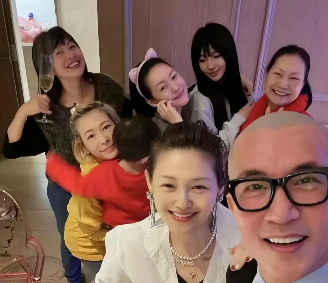 突然明白了，
为什么大s的墓地的设计迟迟完不了工了，
毕竟就只有那么几平方大小的