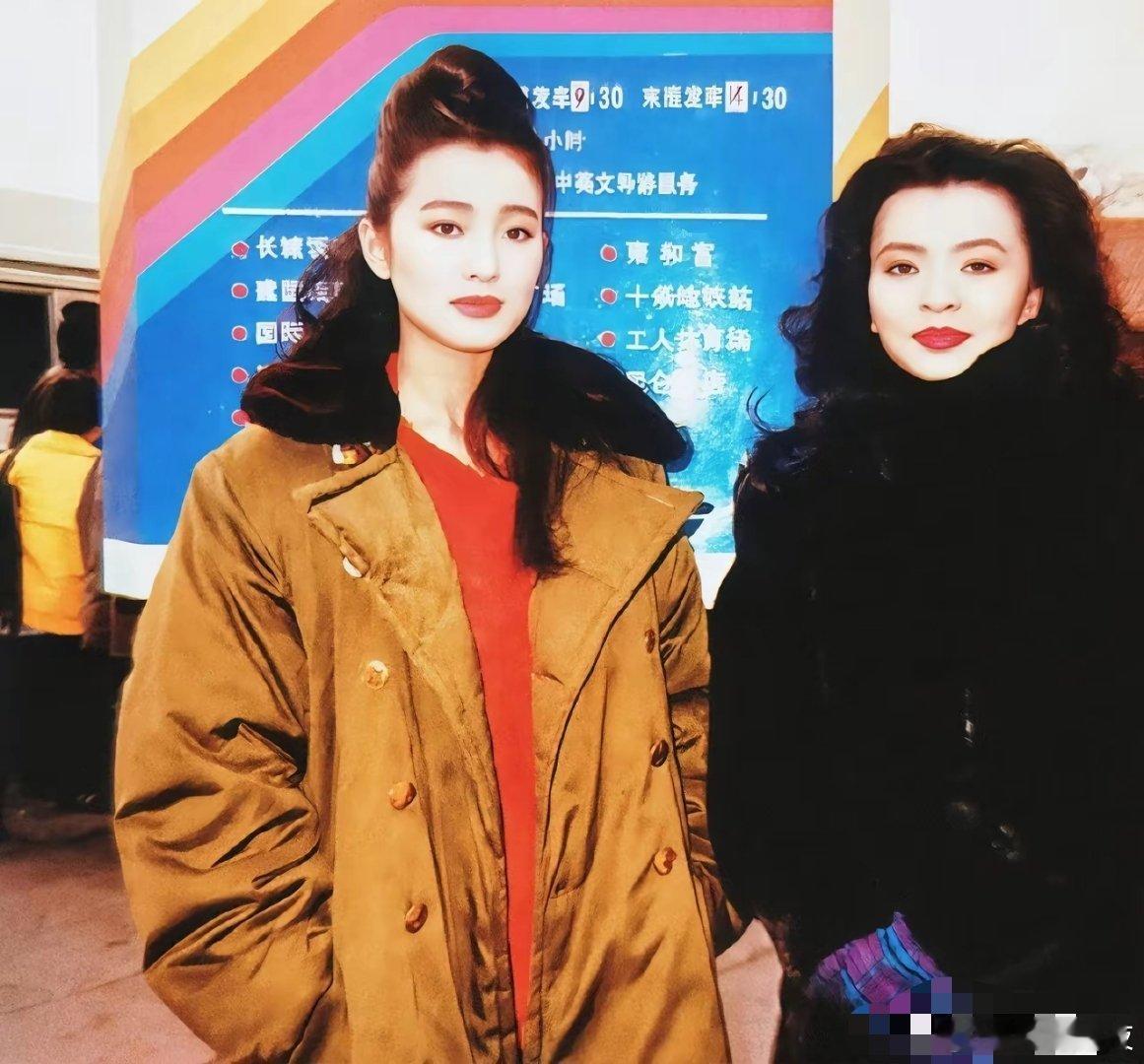 1989年底，陈玉莲到北京探班巩俐，两人之前并无合作，但她俩却有一个特别的缘分。