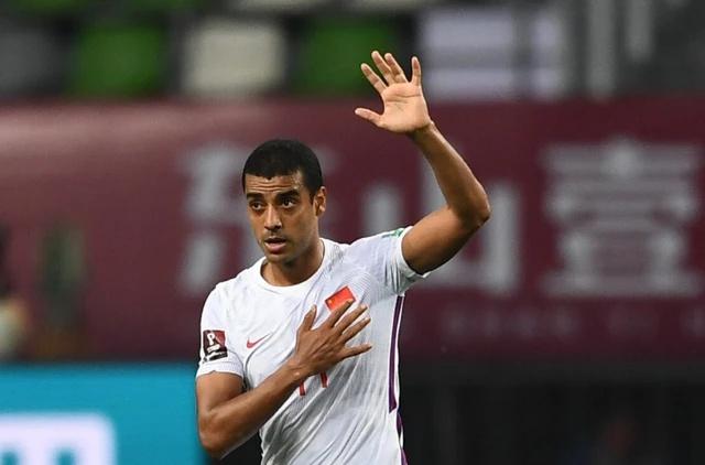 有成绩，有底气，敢硬气，阿兰被拦住了[捂脸][捂脸][捂脸]。一个愿打一个不愿挨